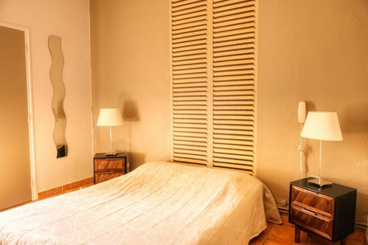 Au Saint Roch - Hotel Et Jardin أفينيون المظهر الخارجي الصورة