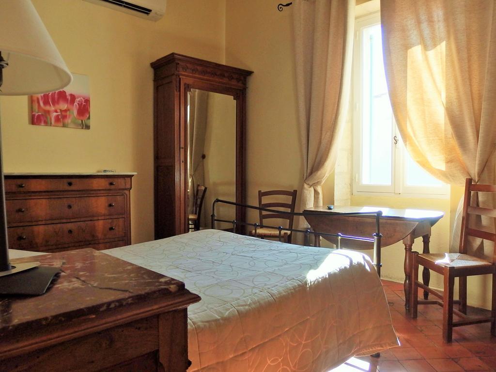 Au Saint Roch - Hotel Et Jardin أفينيون المظهر الخارجي الصورة