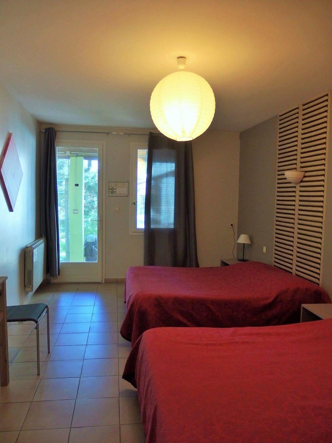 Au Saint Roch - Hotel Et Jardin أفينيون المظهر الخارجي الصورة