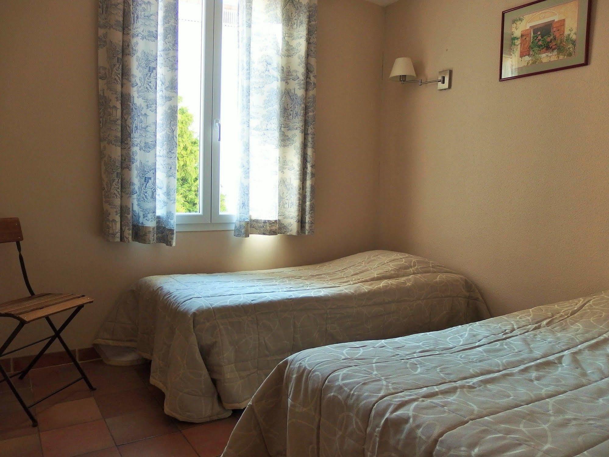 Au Saint Roch - Hotel Et Jardin أفينيون المظهر الخارجي الصورة