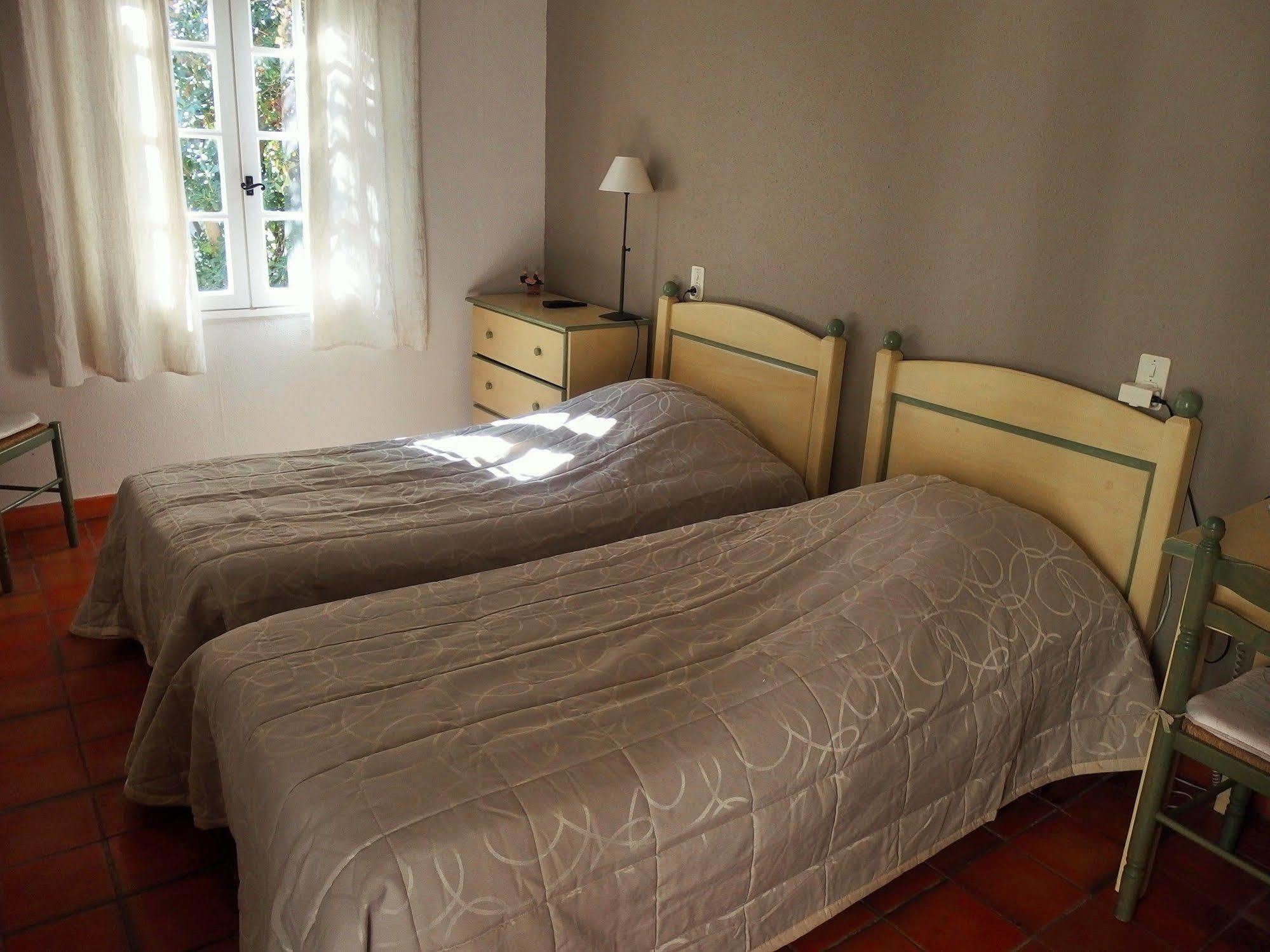 Au Saint Roch - Hotel Et Jardin أفينيون المظهر الخارجي الصورة