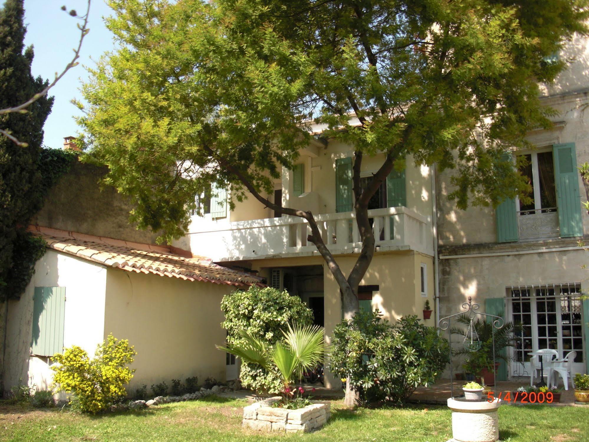 Au Saint Roch - Hotel Et Jardin أفينيون المظهر الخارجي الصورة