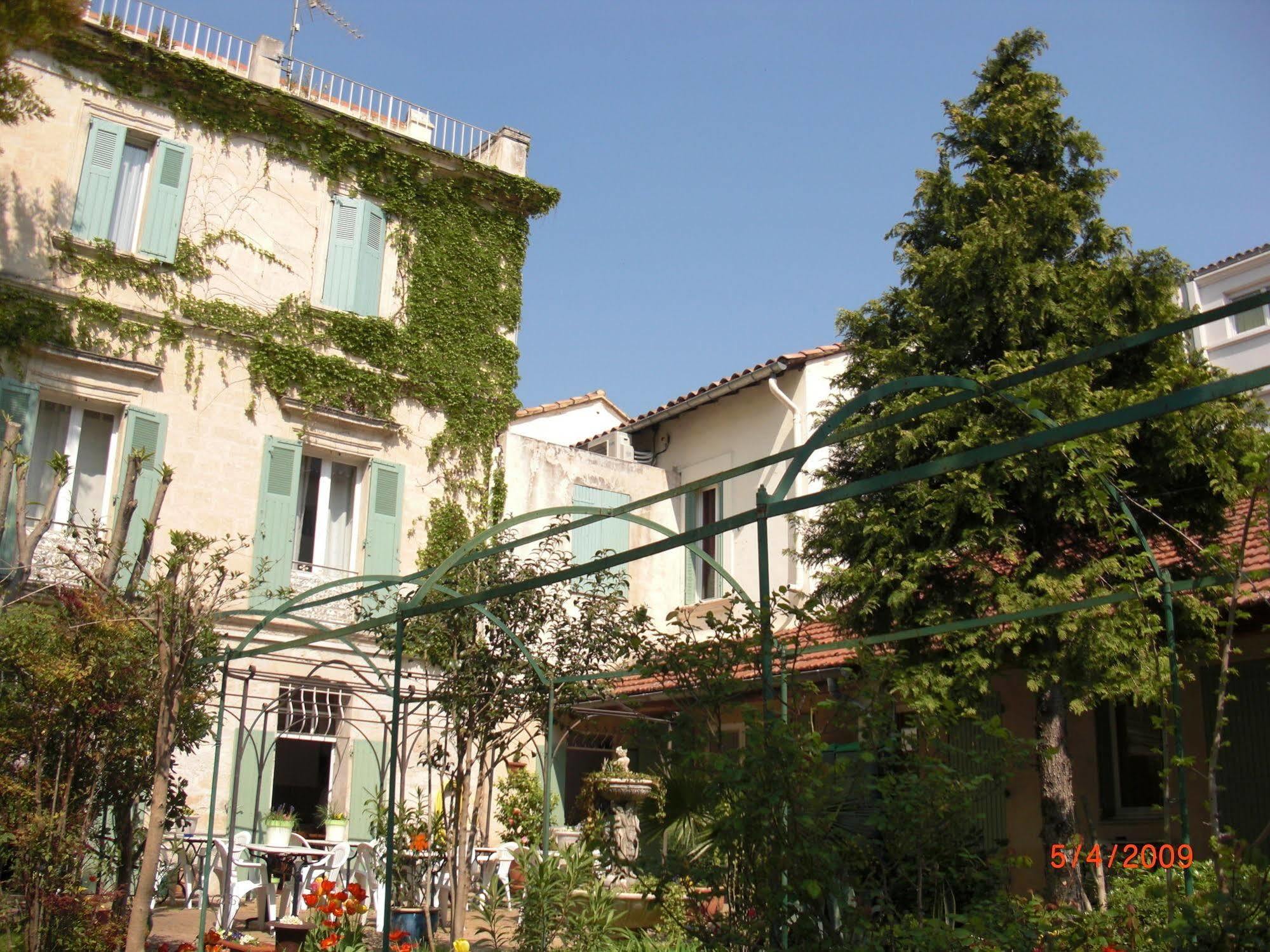 Au Saint Roch - Hotel Et Jardin أفينيون المظهر الخارجي الصورة